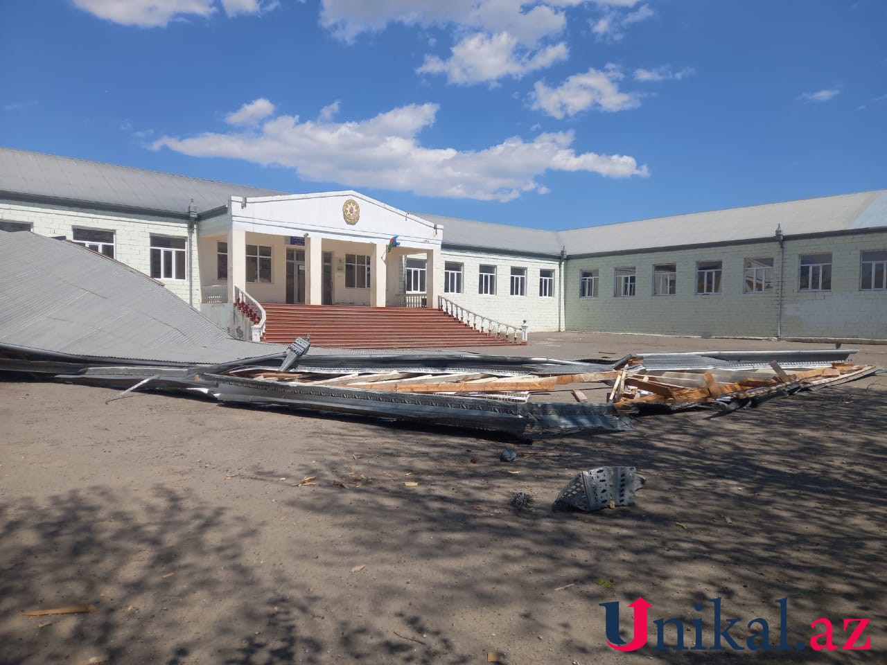 Dam örtüyü uçan məktəbin şagirdləri köçürüldü - FOTO (YENİLƏNİB)